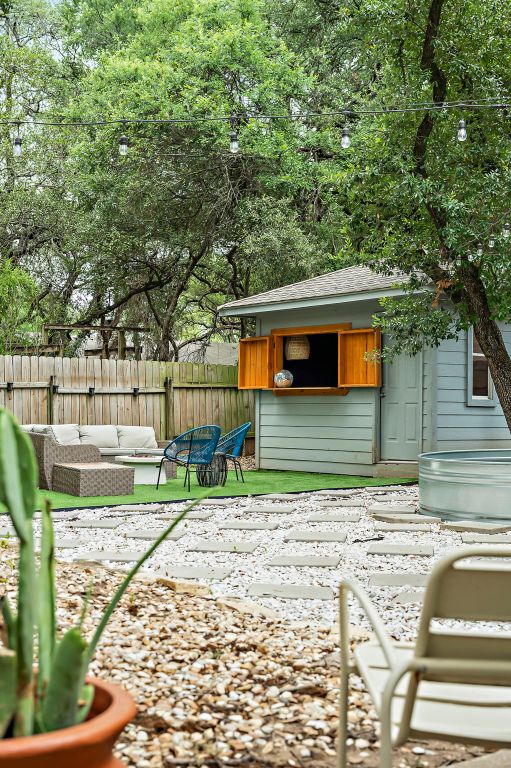 7303 Lunar Dr, Austin, TX 78745 - photo 23