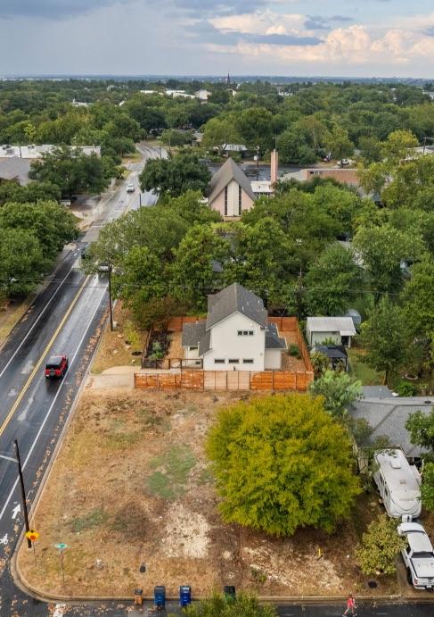 1310 Aggie Ln Unit A, Austin, TX 78757 - photo 2