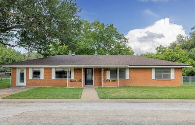 420 Hale St, Lexington, TX 78947 - ranch-style house featuring brick siding