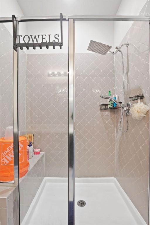 1519 Fenton Hill Dr, Leander, TX 78641 - bathroom featuring a shower stall