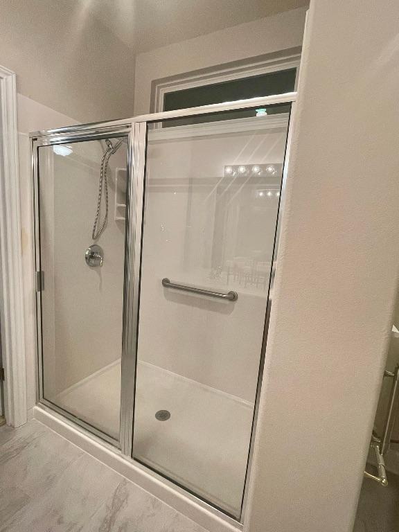 209 Crockett Loop, Georgetown, TX 78633 - bathroom featuring a shower stall