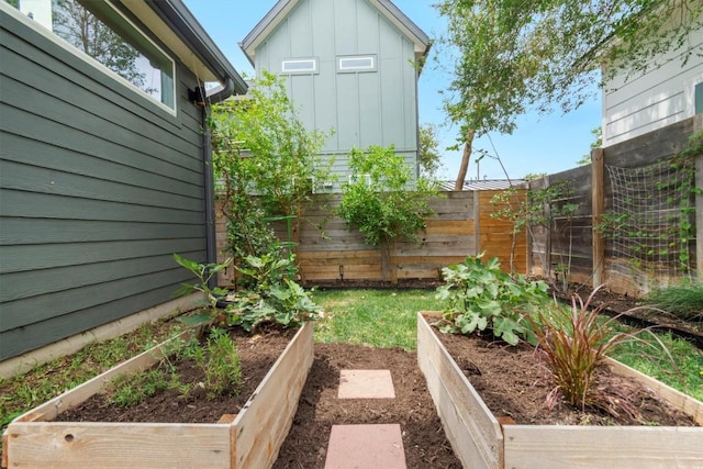 5006 Lott Ave Unit 2, Austin, TX 78721 - view of yard featuring a garden