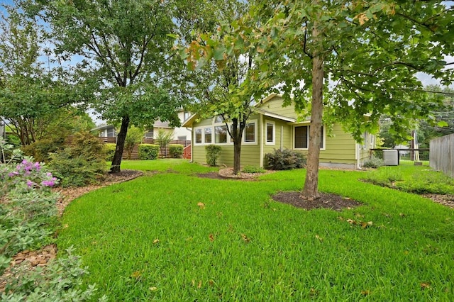 6102 Laird Dr, Austin, TX 78757 - view of yard