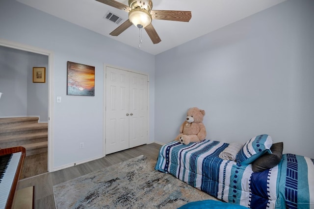 1913 Avante Dr, Cedar Park, TX 78613 - bedroom featuring wood finished floors, a ceiling fan, and a closet