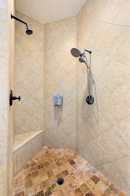 3816 Pappys Way, Austin, TX 78730 - bathroom with a tile shower
