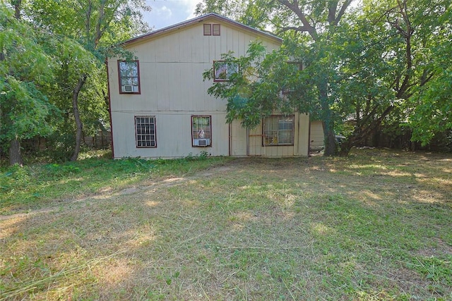 6110 Calmar Cv, Austin, TX 78721 - back of house with a lawn