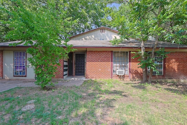 6110 Calmar Cv, Austin, TX 78721 - ranch-style home with brick siding and cooling unit