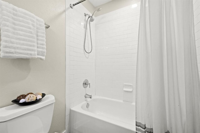 bathroom featuring toilet and shower / tub combo with curtain