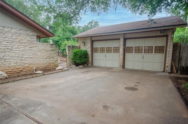 205 Mesa Verde St, Cedar Park, TX 78613 - detached garage with a gate