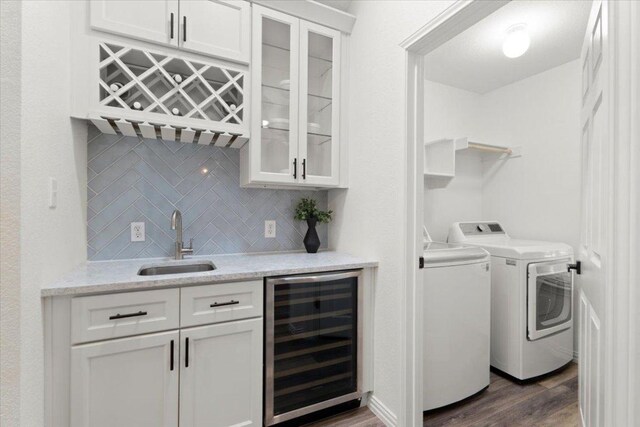 1522 Tamar Ln, Austin, TX 78727 - indoor wet bar with beverage cooler, washer and clothes dryer, dark wood-style flooring, and backsplash