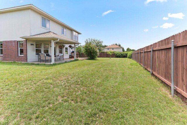 1401 Jackie Robinson Pl, Round Rock, TX 78665 - fenced backyard featuring a patio area