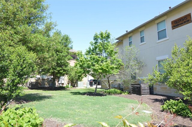 6814 E Riverside Dr Unit 52, Austin, TX 78741 - view of grassy yard