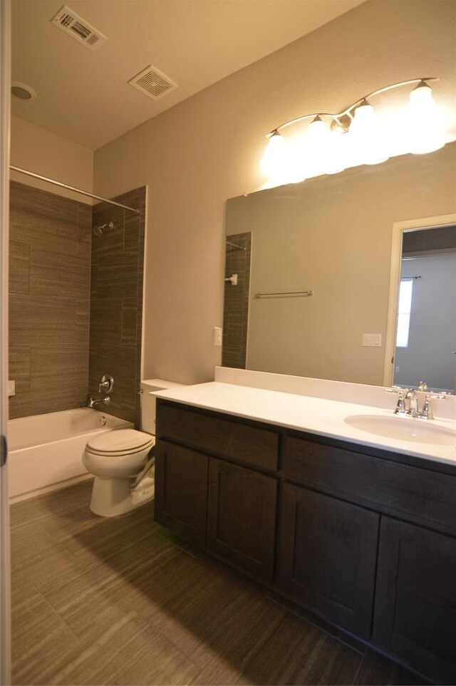 6814 E Riverside Dr Unit 52, Austin, TX 78741 - full bath featuring vanity and shower / bathtub combination