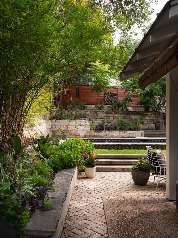 1005 E Riverside Dr, Austin, TX 78704 - view of yard featuring a patio