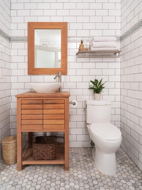 1005 E Riverside Dr, Austin, TX 78704 - bathroom with tile walls, vanity, and tile patterned flooring