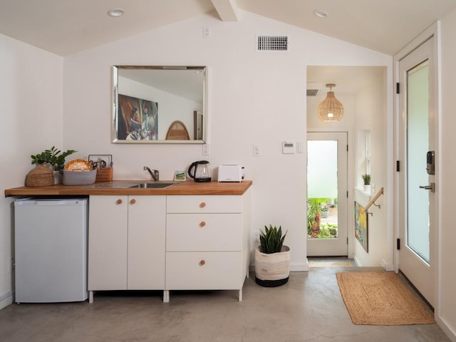 1005 E Riverside Dr, Austin, TX 78704 - entrance foyer featuring finished concrete flooring and recessed lighting