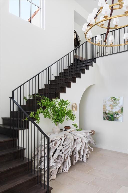 4401 Amarra Dr Unit 19, Austin, TX 78735 - stairway featuring a high ceiling and a chandelier
