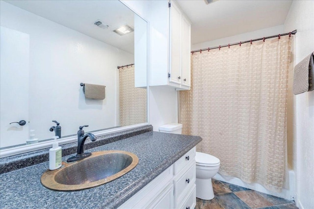 501 Highlands Blvd Unit 13, Horseshoe Bay, TX 78657 - full bathroom with vanity and shower / bath combo