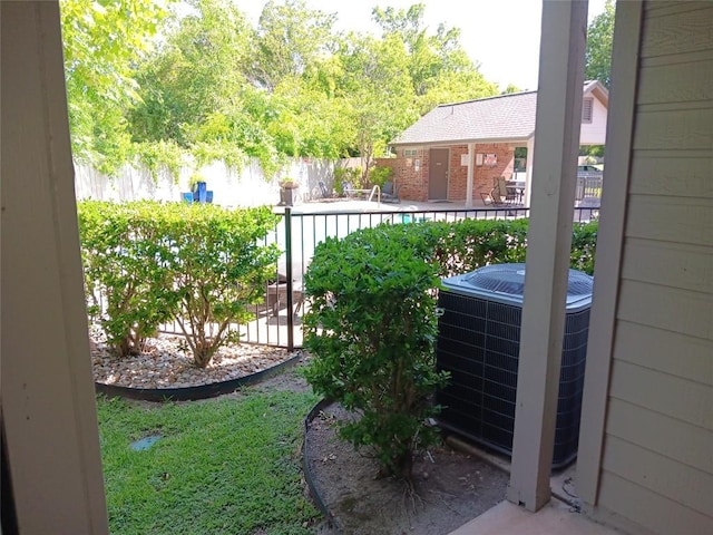 12401 Los Indios Trl Unit 9, Austin, TX 78729 - view of yard