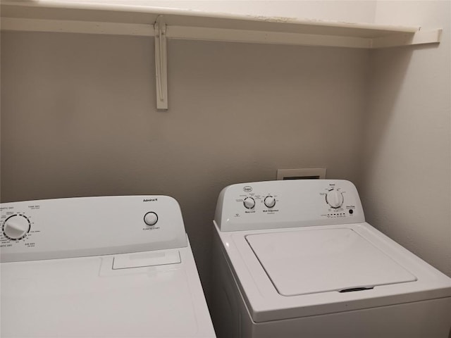 12401 Los Indios Trl Unit 9, Austin, TX 78729 - washroom with independent washer and dryer