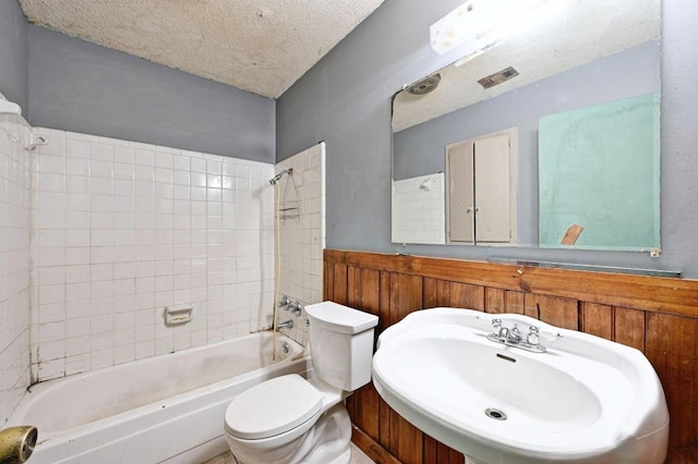 10410 Margra Ln, Austin, TX 78748 - full bath with  shower combination, a textured ceiling, and wainscoting