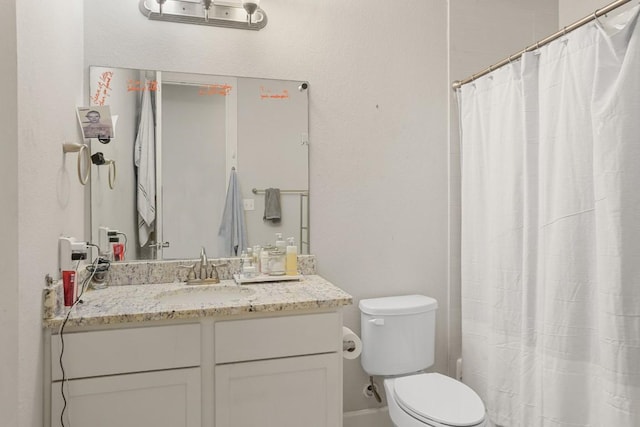 15617 Cinca Terra Dr, Bee Cave, TX 78738 - full bath with vanity and curtained shower