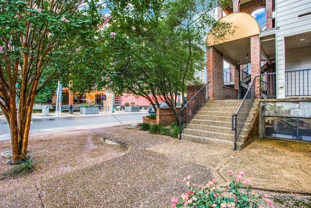 501 W 26th St Unit 105, Austin, TX 78705 - view of yard with stairs