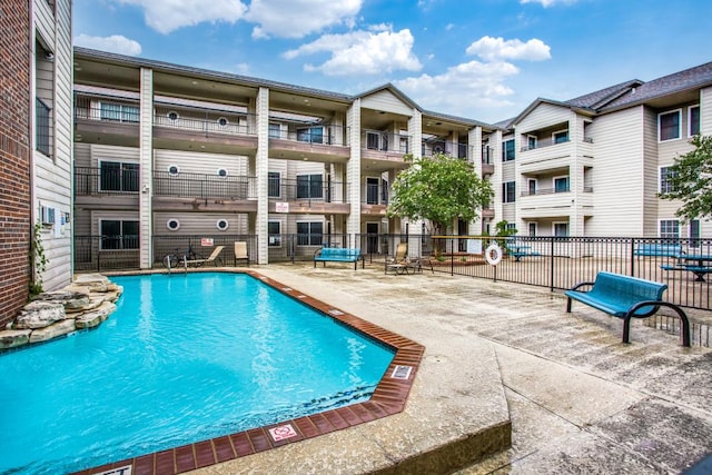 501 W 26th St Unit 105, Austin, TX 78705 - view of community pool