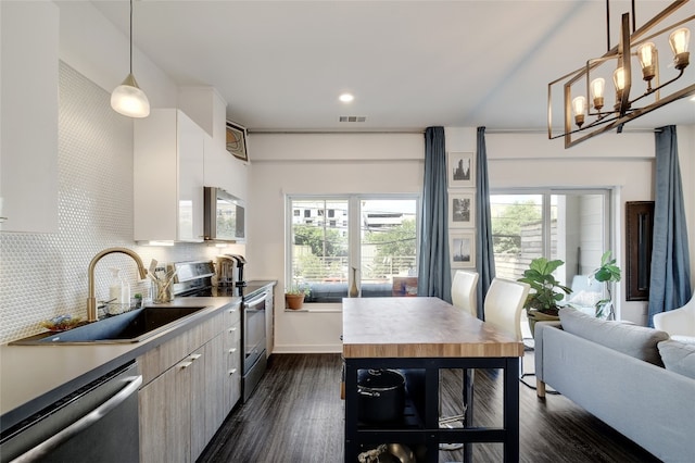 4361 S Congress Ave Unit 126, Austin, TX 78745 - kitchen with appliances with stainless steel finishes, dark wood finished floors, plenty of natural light, backsplash, and recessed lighting