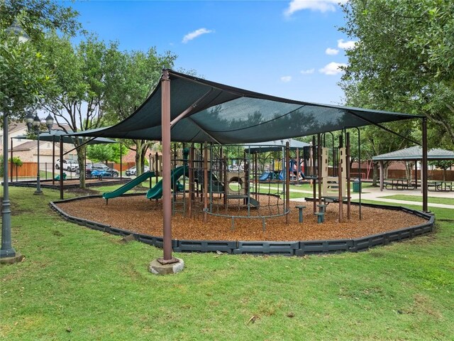 4410 Cisco Valley Dr, Round Rock, TX 78664 - communal playground with a lawn and a gazebo