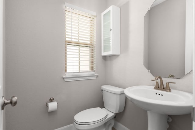 103 County Road 180 Unit 35, Leander, TX 78641 - bathroom featuring baseboards and toilet