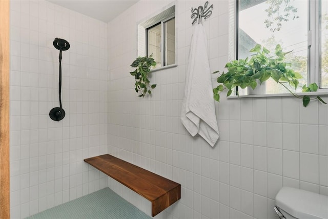 6806 Syracuse Cv, Austin, TX 78723 - bathroom featuring a tile shower and toilet