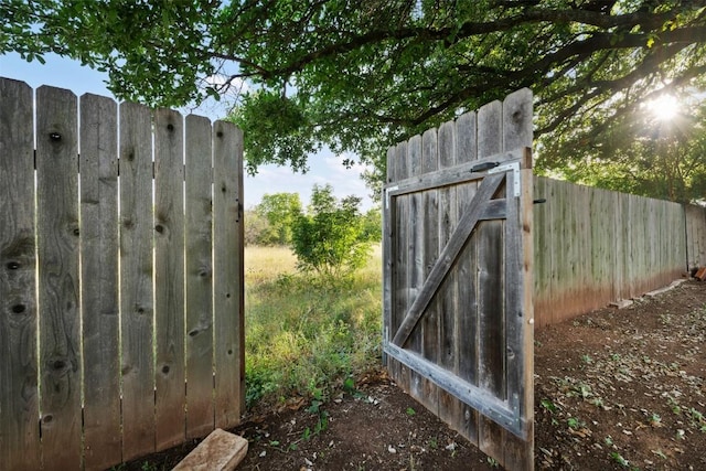 7806 Vail Valley Dr, Austin, TX 78749 - view of gate