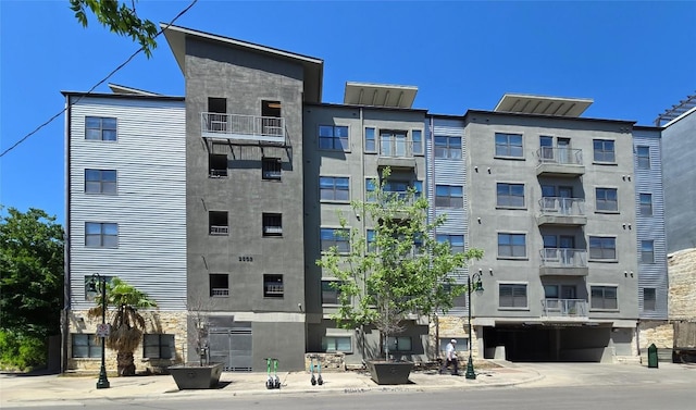 2502 Leon St Unit 305, Austin, TX 78705 - view of apartment building / complex