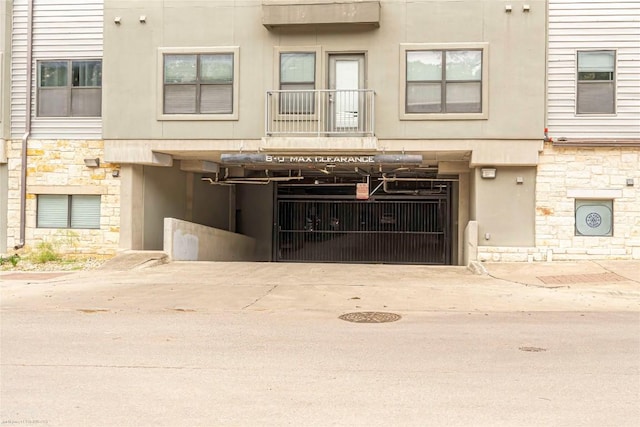 2502 Leon St Unit 305, Austin, TX 78705 - view of building exterior featuring concrete driveway