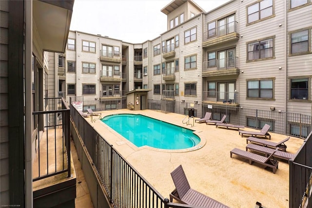 2502 Leon St Unit 305, Austin, TX 78705 - community pool with a patio
