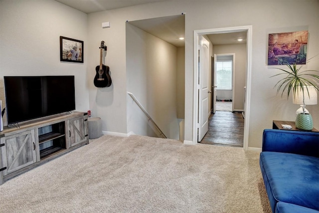 508 Bluffview Dr, Bastrop, TX 78602 - carpeted living room featuring baseboards