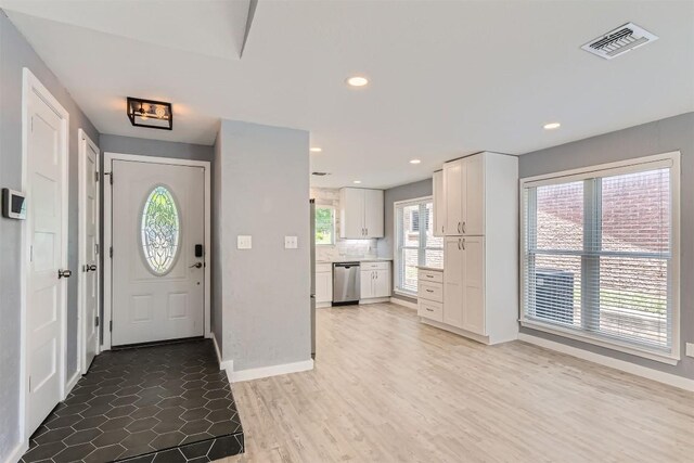 1121 Stoneoak Ln, Austin, TX 78745 - foyer entrance featuring light wood-style flooring and recessed lighting