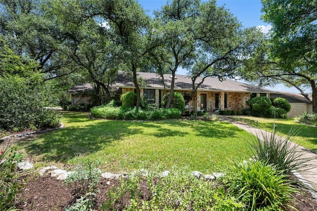 6317 Gato Path, Austin, TX 78731 - ranch-style home featuring a front lawn