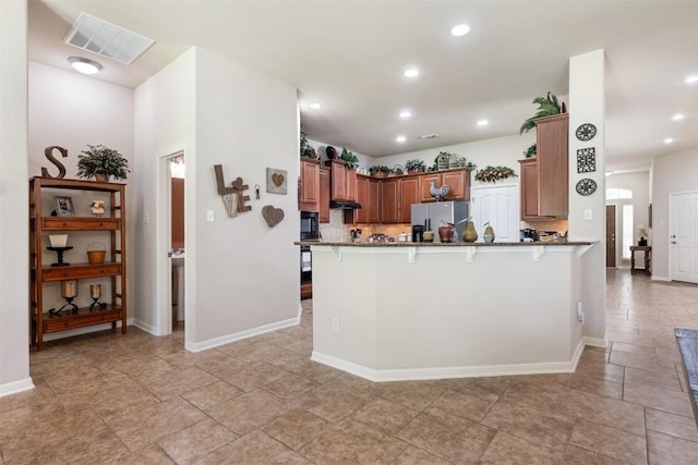 3509 Twin Branch Dr, Cedar Park, TX 78613 - kitchen featuring stainless steel fridge with ice dispenser, a breakfast bar, dark stone countertops, a peninsula, and recessed lighting