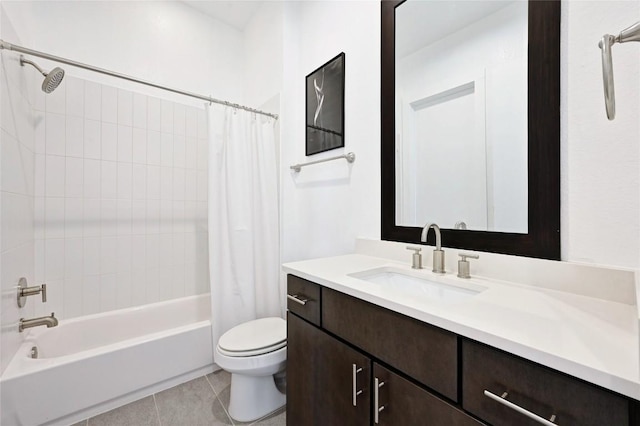 5904 Florencia Ln, Austin, TX 78724 - full bath featuring vanity, shower / bath combination with curtain, and tile patterned flooring