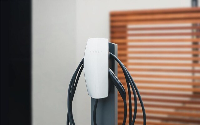 2216 Lindell Ave Unit 2, Austin, TX 78704 - detailed view of car charger