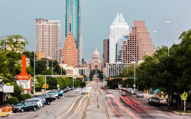 2216 Lindell Ave Unit 2, Austin, TX 78704 - view of city skyline