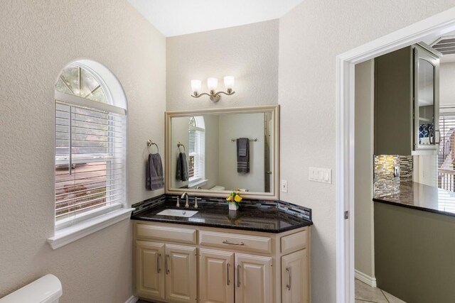 521 Lucy Ln, Horseshoe Bay, TX 78657 - full bathroom with healthy amount of natural light, double vanity, and a textured wall