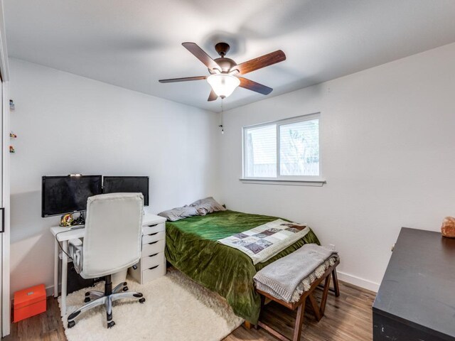 11405 Bristle Oak Trl, Austin, TX 78750 - bedroom featuring wood finished floors, a ceiling fan, and a desk