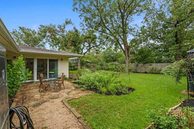 7710 Shoal Creek Blvd, Austin, TX 78757 - fenced backyard with a patio area