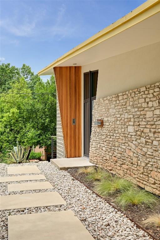 1900 Airole Way, Austin, TX 78704 - doorway to property