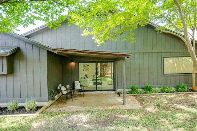 12044 Lincolnshire Dr, Austin, TX 78758 - rear view of property featuring a patio