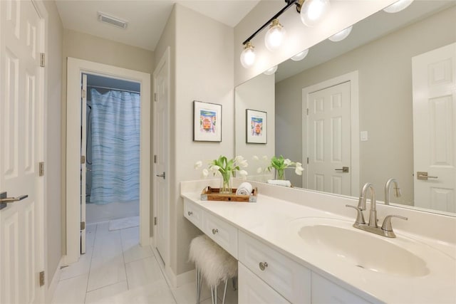 4105 Canyon Glen Cir, Austin, TX 78732 - bathroom with baseboards and vanity