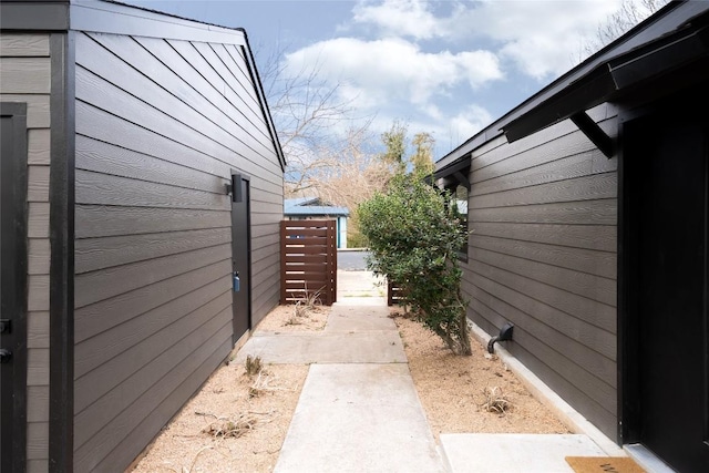 5731 Wellington Dr, Austin, TX 78723 - view of side of property
